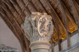 Cluny. <br> Les premiers tons du plain-chant. Sur le chapiteau, les quatre premiers Tons, ou Modes du chant grégorien, avec leurs inscriptions et leurs instruments de musique.