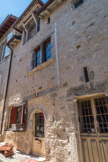 Cluny. <br> Les Échevins de Cluny ont acheté, en 1619, deux maisons situées sur une seule et même parcelle dans la rue des pourceaux. Vers 1750, ils ont rasé et rebâti la partie haute de leur propriété, celle que nous appelons la Maison des Échevins, au n°22.