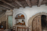 Cluny. <br> C'est la maison la plus ancienne. La façade est de 1091. Ici, nous sommes dans l'ancienne cour car la façade était en retrait par rapport à la rue. Le rez-de-chaussée était utilitaire et l'habitat se trouvait au premier étage.