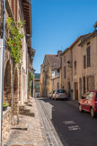 Cluny. <br> Axée sur la Porte d'Honneur de l'abbaye, la rue d'Avril débouchait à l'ouest sur deux ruelles longeant l'enceinte médiévale.
