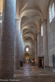 Saint-Philibert de Tournus. La nef<br> Les collatéraux sont voûtés d’arêtes.