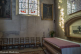 Saint-Philibert de Tournus. La nef<br> Chapelle gothique Sainte-Anne (construite en 1425) avec son autel du XVIIIe siècle en pierre de Préty.