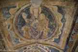 Saint-Philibert de Tournus. La crypte<br> La Vierge Marie en Majesté dans une mandorle et portant l’enfant.