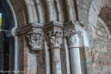 Saint-Philibert de Tournus. Le Cloître Saint-Ardain.<br> Chapiteaux gothiques