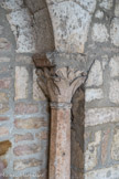 Saint-Philibert de Tournus. Le Cloître Saint-Ardain.<br> Chapiteau roman à décor végétal.