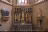 La chapelle Saint-Georges du croisillon sud a été reconstruite vers 1470 comme chapelle funéraire par Robert de Damas-Digoine dans le style gothique flamboyant.