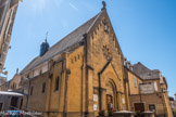 Au cœur du sanctuaire, la chapelle des Apparitions (XVIIe-XIXe siècles) <br> Restaurée au XIXe siècle, puis en 1965-1966, et en 2003-2004, la chapelle a été rebâtie à partir des structures anciennes. La façade utilise un vocabulaire iconographique emprunté à l'époque médiévale, tel les billettes, que l'on peut observer dans la basilique.