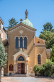 Chapelle Claude La Ciolombière. <br> Entre architecture et décor des années 30 (XXe siècle). Edifiée en 1930, la chapelle de style néo-byzantin se veut être une demeure en l'honneur du Sacré-Cœur. La sobriété de la façade et de son dôme n’entame en rien la richesse ornementale de l’intérieur.