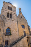 L'église Saint-Nicolas. <br> Bâti dès 1531, ce nouveau sanctuaire fut ouvert au culte en 1535. Dès lors le mépart lui est rattaché : cette société de prêtres tous issus de familles de Paray-le-Monial avait pour but d’assurer les offices à l’église Saint-Nicolas et dans les bourgs voisins.
A cette époque, l’édifice cultuel est situé au cœur de la ville : autour se déroule le marché où les denrées les plus diverses foisonnent, les halles de h draperie sont situées à proximité.