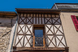 Les maisons à pan-de-bois sont peu représentées à Paray-le-Monial, sans doute parce que la région est assez abondante en pierre à bâtir. Le peu d'exemples conservés montre une homogénéité technique et stylistique.