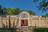 L'espace Sainte-Marguerite-Marie et saint Claude La Colombière, présente l'histoire de la vie et des apparitions de sainte Marguerite - Marie Alacoque et le message de Paray.