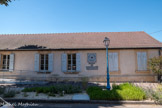 En 1877, Paul Charnoz, ingénieur chimiste, crée une entreprise de production de céramique à Paray-le-Monial17. Né en 1845, marié en 1872, il travaillait antérieurement chez son père à Dresde (Saxe). Il choisit Paray-le-Monial parce qu’il trouve la ville accueillante mais surtout à cause des carrières d'argile de grande qualité situées à proximité. Les sources d’énergie sont également proches avec les mines de Montceau-les-Mines. Les voies d'eau (canal du centre) et le chemin de fer permettent d'assurer le transport. Paul Charnoz a mis au point des carreaux dessinés par incrustation dans l'épaisseur (donc pas seulement peints en surface). En 1886, une cinquantaine de personnes travaillent dans l'entreprise Mais le manque de rentabilité conduit, en 1891, à vendre l'entreprise à la société Utzscheinder-Jaunez18. Ce nouveau propriétaire développe l'entreprise en l'industrialisant.

Durant la première guerre mondiale la situation devient difficile. La production, est orientée vers les besoins de la défense nationale. Après la guerre, les affaires marchent bien, six usines fonctionnent. En 1921, l'entreprise prend le nom de CERABATI (Entreprise Générale de la Céramique du Bâtiment). La seconde guerre entraîne des difficultés importantes mais l'entreprise repart et, en 1950, elle atteint son maximum en employant envions 900 personnes. Les évolutions techniques suivent avec la mécanisation des ateliers, avec les fours électriques se substituant aux fours à charbon ; elles assurent à l’entremise une bonne santé financière. Les difficultés arrivent à partir de 1976, avec l'augmentation du prix de l’énergie et une demande qui diminue. Au début des années 1990, Paray-Céramique se substitue à CERABATI. Au 31 décembre 2005, c'est la fin de l'activité.