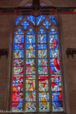 Registre supérieur : Scène de la Crucifixion avec les âmes des larrons emportées, l’une par un ange, l'autre par démon.
Registre médian : Philippe le Bon, duc de Bourgogne, agenouillé en donateur et derrière lui, son fils, le futur Charles le Téméraire, présentés par saint André. 
En face, Isabelle de Portugal, la duchesse de Bourgogne et sainte Elisabeth de Hongrie.
Au centre, au pied de la croix : sur le Golgotha figuré par le crâne d’Adam sont regroupés saint Jean, la Vierge, sainte Marthe (patronne des hospitalières),  sainte Marie-Madeleine (sa sœur).
Registre inférieur, de gauche à droite : Nicolas Rolin agenouillé en donateur  présenté par saint Nicolas, une Vierge de pitié, saint Antoine, Guigone de Salins.