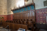 La chapelle. L’inventaire de 1501 atteste la richesse du décor de la chapelle primitive : trois autels, au moins huit statues en pierre et de nombreux tableaux représentant des saints, un grand chandelier en cuivre à sept cierges...
A partir de 1820, la chapelle fait l’objet de travaux importants. Ils témoignent d’une volonté de conservation et de reconstitution des formes primitives. A cette époque, la chapelle revêtait un décor néoclassique : les murs étaient peints en faux marbre, un retable se dressait devant la grande verrière du chevet.
La restauration en est alors à ses balbutiements. Il n y a pas encore de projet cohérent.
Maurice Ouradou travailla à redonner à la chapelle son aspect primitif. Il restitua le décor et le mobilier : stalles des sœurs, grille du sanctuaire, confessionnal, peintures murales...