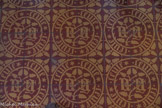La chapelle. Par endroit, le carrelage comme les vitraux et autres décors muraux arborent le monogramme de Nicolas Rolin et Guigone de Salins. La devise «Seulle *» qui les accompagne signifie que Guigone était la seule dame des pensées et l'étoile de son mari.