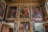 Salle Saint-Hugues. Dues au peintre parisien Isaac Moillon, neuf des onze peintures illustrent des Miracles du Christ. Les deux dernières sont consacrées à Saint-Hugues en évêque (ici, à droite) et en costume de chartreux.
