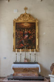 Salle Saint-Nicolas. De dimensions modestes, elle contenait 12 lits occupés par des malades des deux sexes, ce qui choqua profondément Louis XIV lors de sa visite en 1658. Il établit donc une rente de 500 livres à l'Hôtel-Dieu afin que l'on puisse faire de nouveaux aménagements séparant les hommes des femmes. Elle n'a pris ses dimensions actuelles qu'à partir de la seconde moitié du XVIIIème siècle. Tableau La Pentecôte, XVIIIe, cadre orné de sculptures, feuillages et fleurs, important fronton.