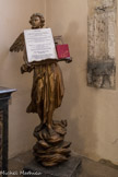 Chapelle Saint Flocel dite de Bouton. Lutrin : ange en bois doré sculpté par Bonnet, 1820.