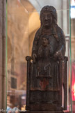 La Vierge en Majesté dite Notre-Dame de Beaune est l’un des trésors de l’église. C’est une vierge noire en bois polychrome des années 1200, sculptée dans un bois fruitier qui s’est assombri avec le temps, et  qui provient probablement de l’Auvergne. La Vierge, assise sur le Trône de Sagesse avec des ornements géométriques et végétaux, porte l'enfant Jésus dont le bras et le pied ont disparu.