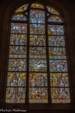 Chapelle Saint Flocel dite de Bouton. Vitrail : baptême et crucifixion de Jésus (Didron 1896), président au vitrail : le Saint Esprit.
