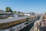 Bateau de croisiéristes qui vient d'Arles, en passant pazr Avignon et Vienne. Malheureusement le canal du Rhône au Rhin a été abandonné..