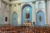 Bas-côté de gauche élargi en 1898.Cuve baptismale, à décor de godrons et
de palmette, surmontée d'une colombe