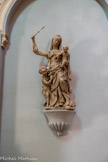 Statue «Vierge de l'Apocalypse écrasant le dragon», œuvre attribuée à J. Bézullier (XVIIe siècle). Plusieurs statues du transept, dont on admire le mouvement, sont l'œuvre de Bézulliet, originaire de Santenay (17e siècle) ?