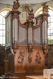 Elégant petit orgue du chœur, de style Régence.