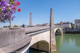 Au XVIIe siècle, le pont médiéval, agrémenté de portes, pont-levis et guérites, fut une première fois réaménagé avant d'être de nouveau reconstruit en 1789 par Emiland Gauthey. Gauthey scandent les piles du pont de 8 obélisques, témoignant de la fascination du temps pour l'architecture égyptienne. Aujourd'hui, les quatre obélisques sont en béton armé.