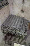 Saumon. Bloc d'alliage (plomb, étain et antimoine) de forme allongée destiné à alimenter la linotype.