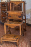 Escabeau transformable.