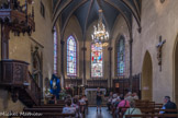 Chapelle Notre-Dame.
Les consoles et les chapiteaux polychromes sont sculptés pour la plupart aux armoiries de familles nobles du louhannais.
Sur le côté gauche après la chaire se trouve la chapelle des Seigneurs de Ratte avec au linteau, un saint évêque (St Crépin ?), bois polychrome.
Le Saint-Sacrement est déposé dans un tabernacle moderne (œuvre du ferronnier d’art Joël Frost), situé à droite de l’autel. Il a été installé en 2012.
Une icône, œuvre d’une paroissienne, représente autour d’une Pietà la mort et la résurrection de Jésus-Christ (2014)