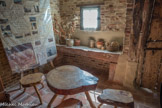 La pierre d’évier , lieu de vaisselle et de la toilette de la famille,