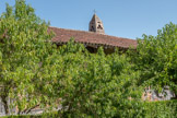 La mitre est de type carré à deux étages avec pyramide. En forme de clocher roman décoré et surmonté d'une croix en fer forgé. Certains disent qu'elle ressemble à un minaret. On appelait les étrangers, des sarrasins, et les Bressans, les ventres jaunes : à cause des lingots d'or qu'ils gardaient sur leur ventre ? ou à cause du maïs qui arrive en 1530 pour l'alimentation des humains ?