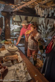 On les tartinait aussi avec du fromage, le pourri (du petit lait que l'on faisait cailler dans un torchon, qu'on mettait ensuite dans un saladier et qu'on laissait fermenter). Au dessert, on les tartinait avec du vin cuit (pommes et poires que l'on faisait cuire 36 h).