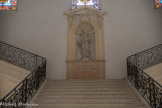 Hôtel-Dieu <br>L’escalier d'honneur. A partir de la quatrième marche, toutes sont taillées dans un seul bloc de marbre.