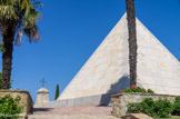 Saint-Mandrier. <br> Cimetière Franco-Italien. Il est donc formé de deux parties. La première, mise en forme en 1922, pour les soldats français et étrangers des Balkans, morts durant la 1ère guerre mondiale. La seconde, créée en 1961, pour les soldats italiens. Cette réorganisation fut terminée en1963.
