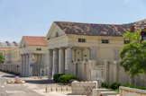 Saint-Mandrier <br> L'ancien hôpital militaire. En 1658, un lazaret est créé. Il restera en fonction jusqu'en 1898. Il accueillera, entre autres, le général Desaix, Champollion, l'émir Abd-el-Kader. En 1818, cet hôpital est créé. Il restera en fonction jusqu'en 1936, année de l'ouverture de l'hôpital Sainte Anne à Toulon.
