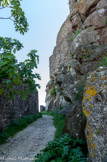 Evenos. <br> Le chemin de ronde.