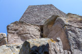 Evenos. <br> Le château d'Evenos va connaître une véritable modernisation à la fin du XVIème siècle, sous la direction de Gaspard II de Marseille-Vintimille, qui va notamment apporter au logis une façade Renaissance. Malgré ces travaux d'embellissement, le Château garde ses fonctions militaires jusqu'en 1793, date du siège de Toulon par l'armée républicaine.
Au cours du XXème siècle, le château devient une propriété privée avec son logis qui sera habité jusqu'à la Seconde Guerre mondiale. Après avoir longtemps appartenu à la famille Daniel, réputée au village d'Evenos, le château a été revendu en 2012 à un particulier qui souhaite le transformer en habitation.
Les travaux de réhabilitation transforment peu à peu le lieu et redonne les lettres de noblesse au château.
