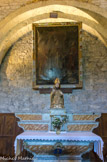 Evenos. <br> Eglise paroissiale Saint-Martin. Le tableau de Saint Martin (18e siècle), l’autel tombeau Napoléon III en marbre blanc et le buste reliquaire du saint patron.