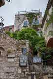Avec les volets bleus, la maison de Francis Blanche.