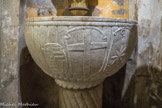 Fonts baptismaux du XVe s, avec la croix de Savoie.