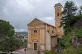 Le clocher, au cadran bleu, qui évoque la couleur de la Vierge, est plus récent. Edifié au XIXe siècle, carré, à deux étages, a été plusieurs fois frappé par la foudre qui a fait disparaître la coupole d’origine.