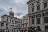 Palais Ducal <br> Une partie du bâtiment médiéval (Palais Fiesch du XIVei) est encore visible à l'emplacement de la Tour du Peuple, (la Grimaldina) sous laquelle subsistent encore les prisons de l'époque.