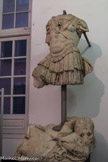 Palais Ducal <br> En 1999, Lorenzo Garaventa accepta de réaliser la reconstruction des statues des Doria (détruites par les Jacobins en 1797), situées à l'entrée du Palazzo Ducale. Il termina la statue d'Andrea Doria de Giovanni Angelo Montorsoli, et démarra celle de Giovanni Andrea Doria, mais sa mort en 2003 l'empêcha de terminer l'œuvre.