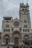 Cathédrale San Lorenzo <br> Consacrée par le pape Gélase II en 1118, elle est dédiée à Saint Laurent, archidiacre de l'Église de Rome martyrisé en 258 sur la via Tiburtina. Après l’incendie de 1296, le bâtiment fut en partie restauré et en partie reconstruit en style gothique : entre 1307 et 1312, la majestueuse façade à rayures blanches et noires fut achevée, la contre-façade décorée de fresques et les colonnes intérieures furent reconstruites avec de nouveaux chapiteaux et l’ajout de faux balcon