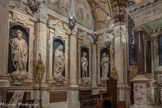 Cathédrale San Lorenzo <br> Chapelle Saint Jean-Baptiste. Le programme iconographique veut illustrer l'histoire du Salut de l'humanité, des origines (Adam et Eve), à travers les paroles des prophètes (les prophètes du futur Messie Abuc et Isaïe), pour arriver à la rédemption (Zacharie et Élisabeth) et au salut (Vierge et Saint Jean). Les statues de Matteo Civitali (milieu du XVe) : Isaïe, Saint Élisabeth, Eve et la vierge avec Jésus Enfant d’Andréa Contucci (1467-1529).