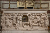 Cathédrale San Lorenzo <br> Chapelle Saint Jean-Baptiste. Guido Galetti. L’autel (1950). De gauche à droite : Saint Jeanrteproche à Hérode d