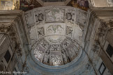 Place Banchi. Remarquables sont tes plâtres de la calotte absidiale, chef d’œuvre de Marcello Sparzo : ils représentent les moments de la Passion du Christ, la Sainte Trinité et la remise de la clé à S. Pietro, propriétaire de l’Eglise.